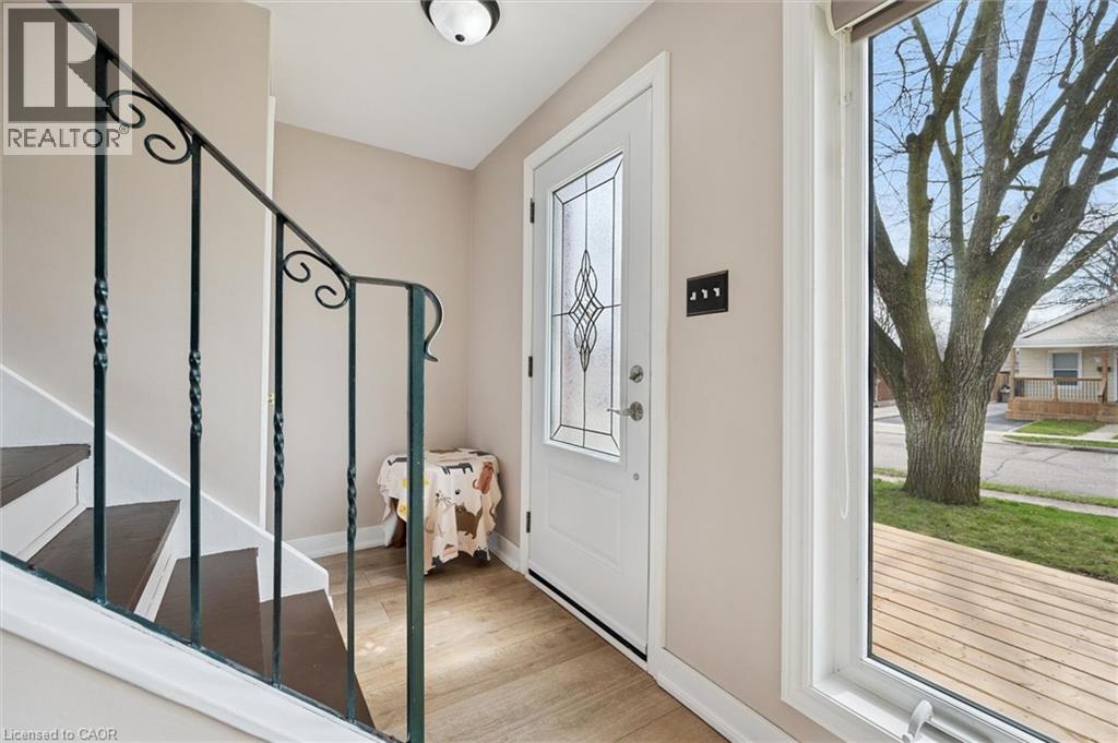 18 Close Avenue, Cambridge, ON - Indoor Photo Showing Other Room
