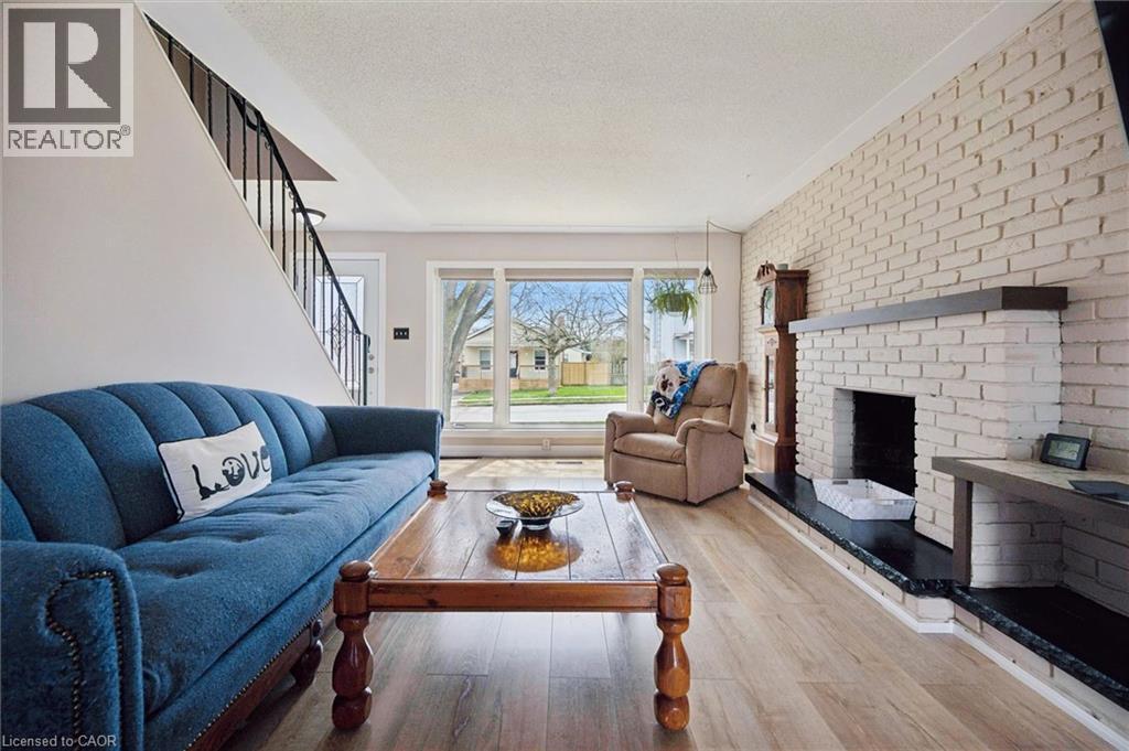 18 Close Avenue, Cambridge, ON - Indoor Photo Showing Living Room With Fireplace