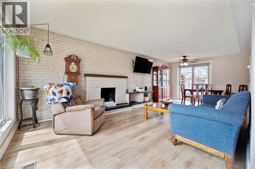18 Close Avenue, Cambridge, ON - Indoor Photo Showing Living Room With Fireplace