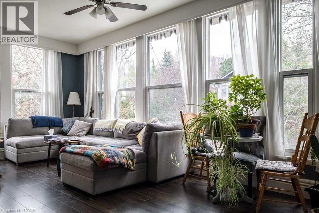347 Queen Street S, Hamilton, ON - Indoor Photo Showing Living Room