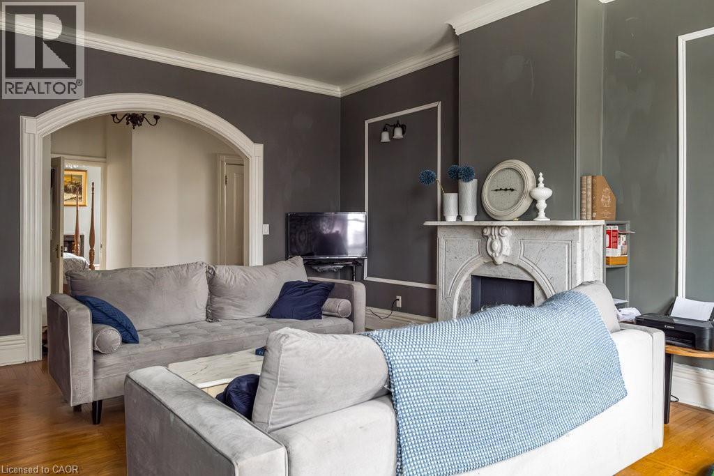 347 Queen Street S, Hamilton, ON - Indoor Photo Showing Living Room