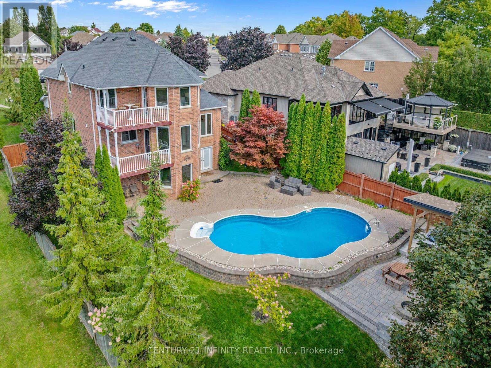973 Mountview Court, Oshawa (Pinecrest), ON - Outdoor With In Ground Pool With Deck Patio Veranda