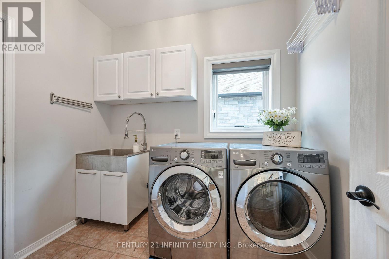 973 Mountview Court, Oshawa (Pinecrest), ON - Indoor Photo Showing Laundry Room