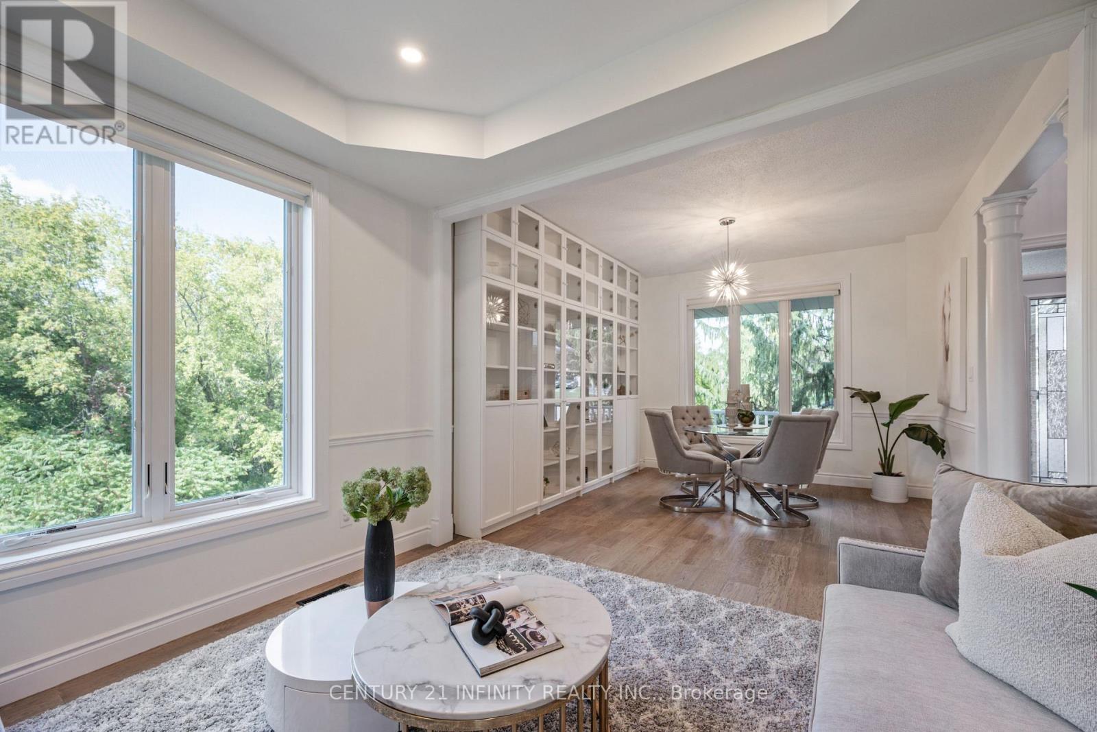 973 Mountview Court, Oshawa (Pinecrest), ON - Indoor Photo Showing Living Room