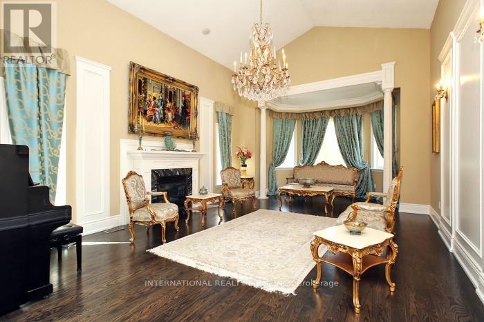 7 Elderwood Drive, Richmond Hill, ON - Indoor Photo Showing Other Room