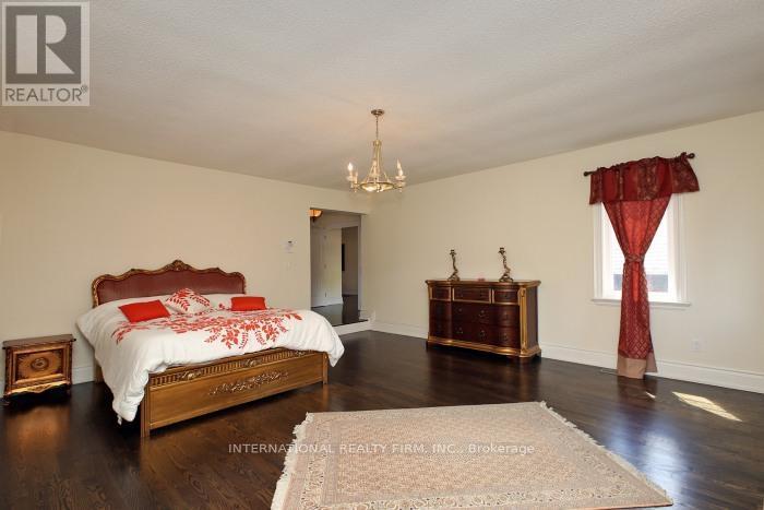 7 Elderwood Drive, Richmond Hill, ON - Indoor Photo Showing Bedroom