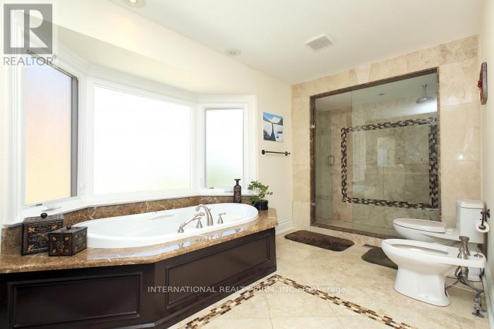 7 Elderwood Drive, Richmond Hill, ON - Indoor Photo Showing Bathroom