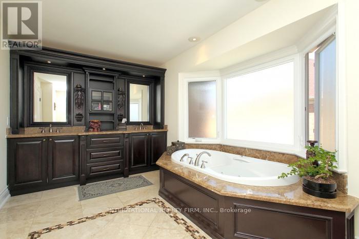 7 Elderwood Drive, Richmond Hill, ON - Indoor Photo Showing Bathroom