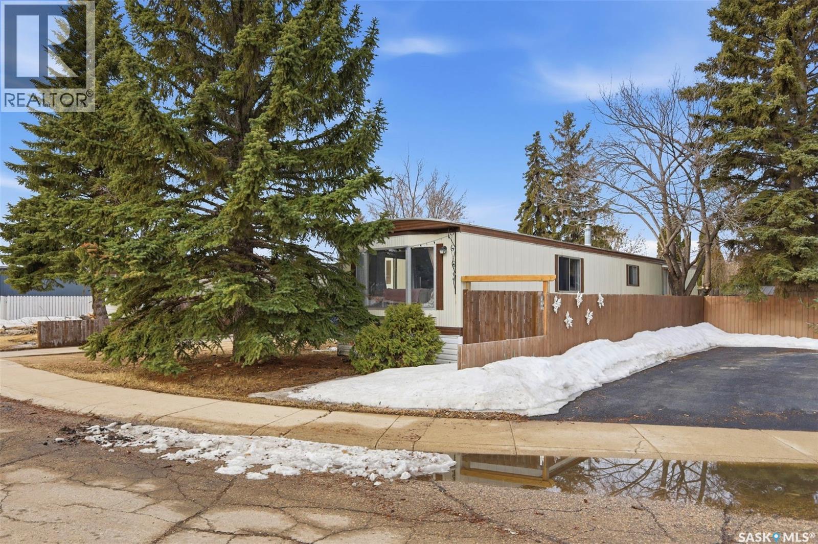 111 Leland Terrace, Saskatoon, SK - Outdoor