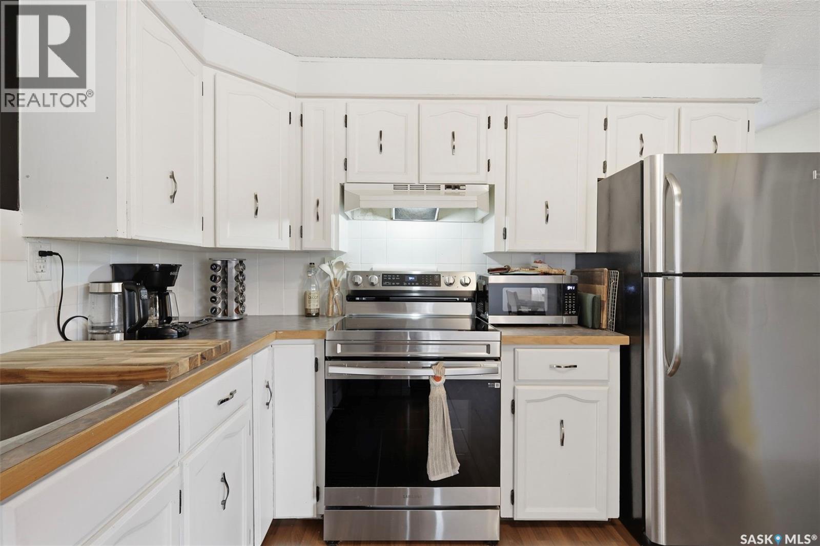 111 Leland Terrace, Saskatoon, SK - Indoor Photo Showing Kitchen