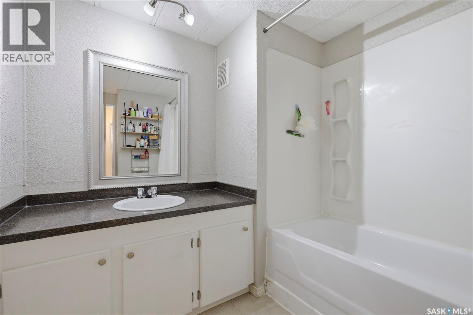 111 Leland Terrace, Saskatoon, SK - Indoor Photo Showing Bathroom