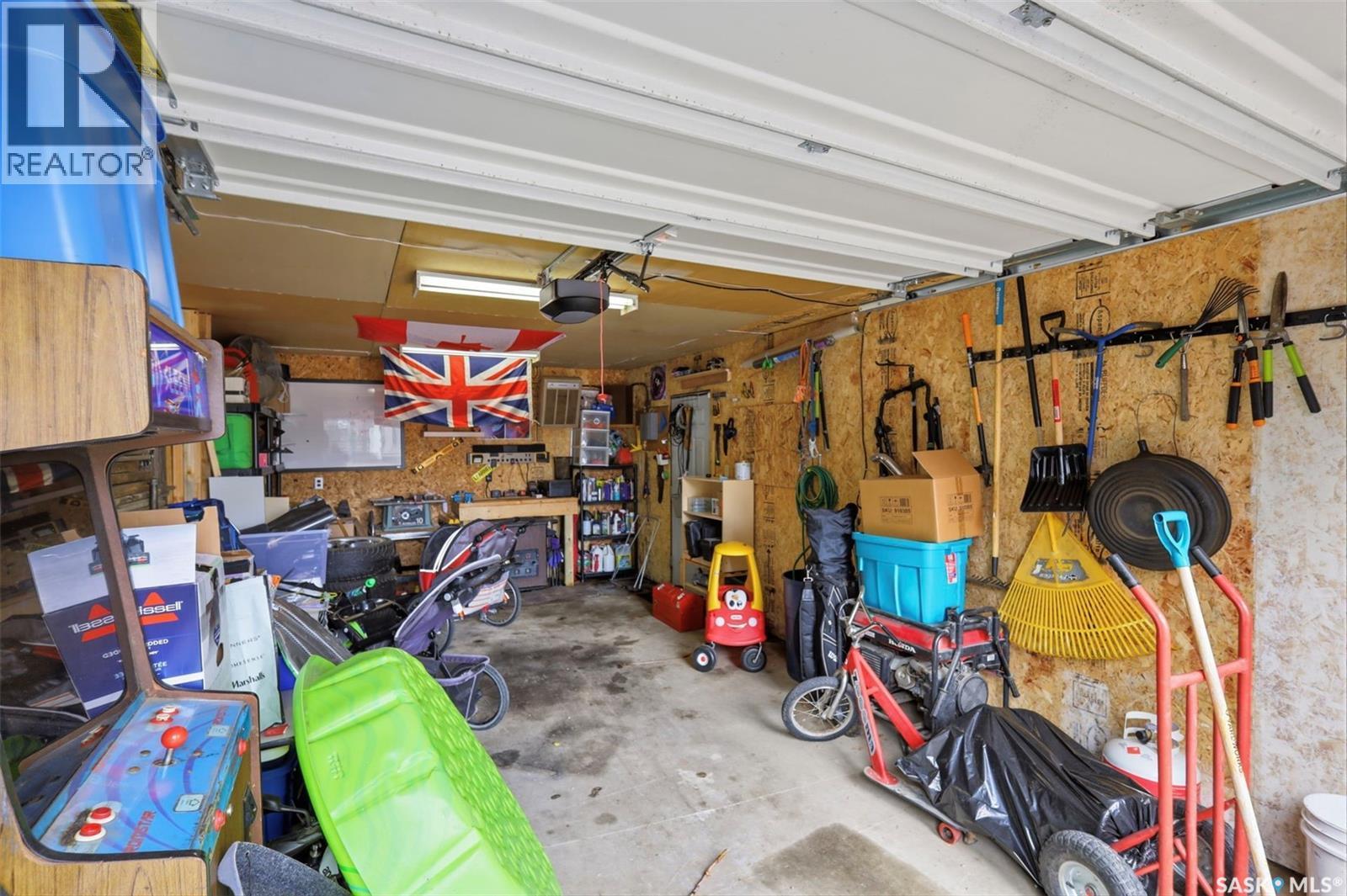 111 Leland Terrace, Saskatoon, SK - Indoor Photo Showing Garage