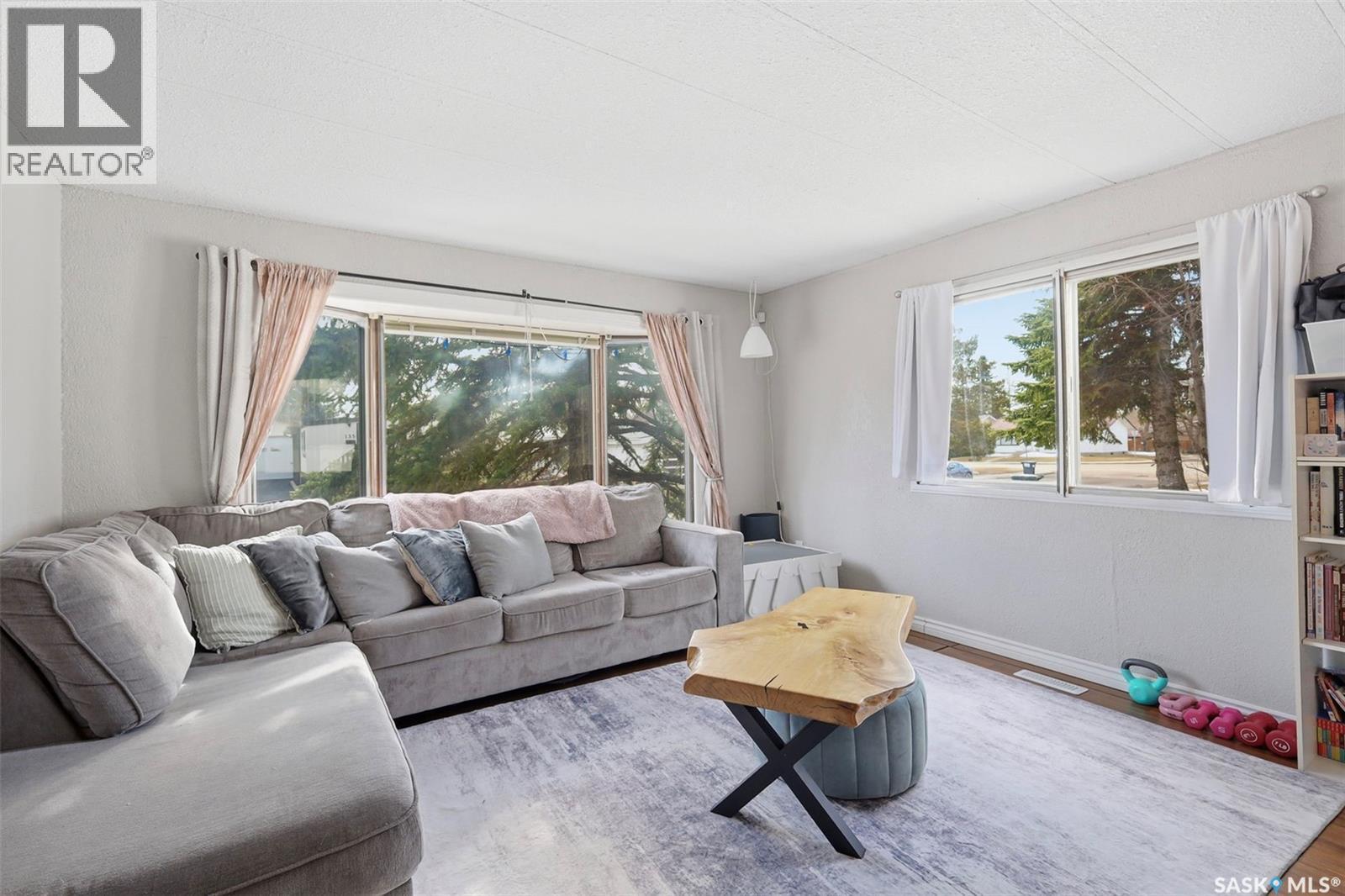 111 Leland Terrace, Saskatoon, SK - Indoor Photo Showing Living Room