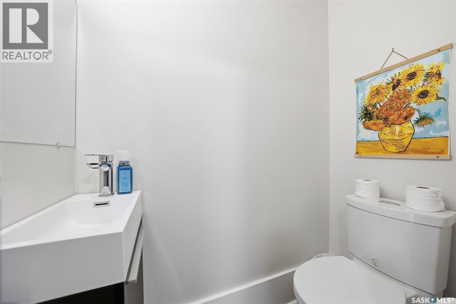 428 6Th Street E, Saskatoon, SK - Indoor Photo Showing Bathroom