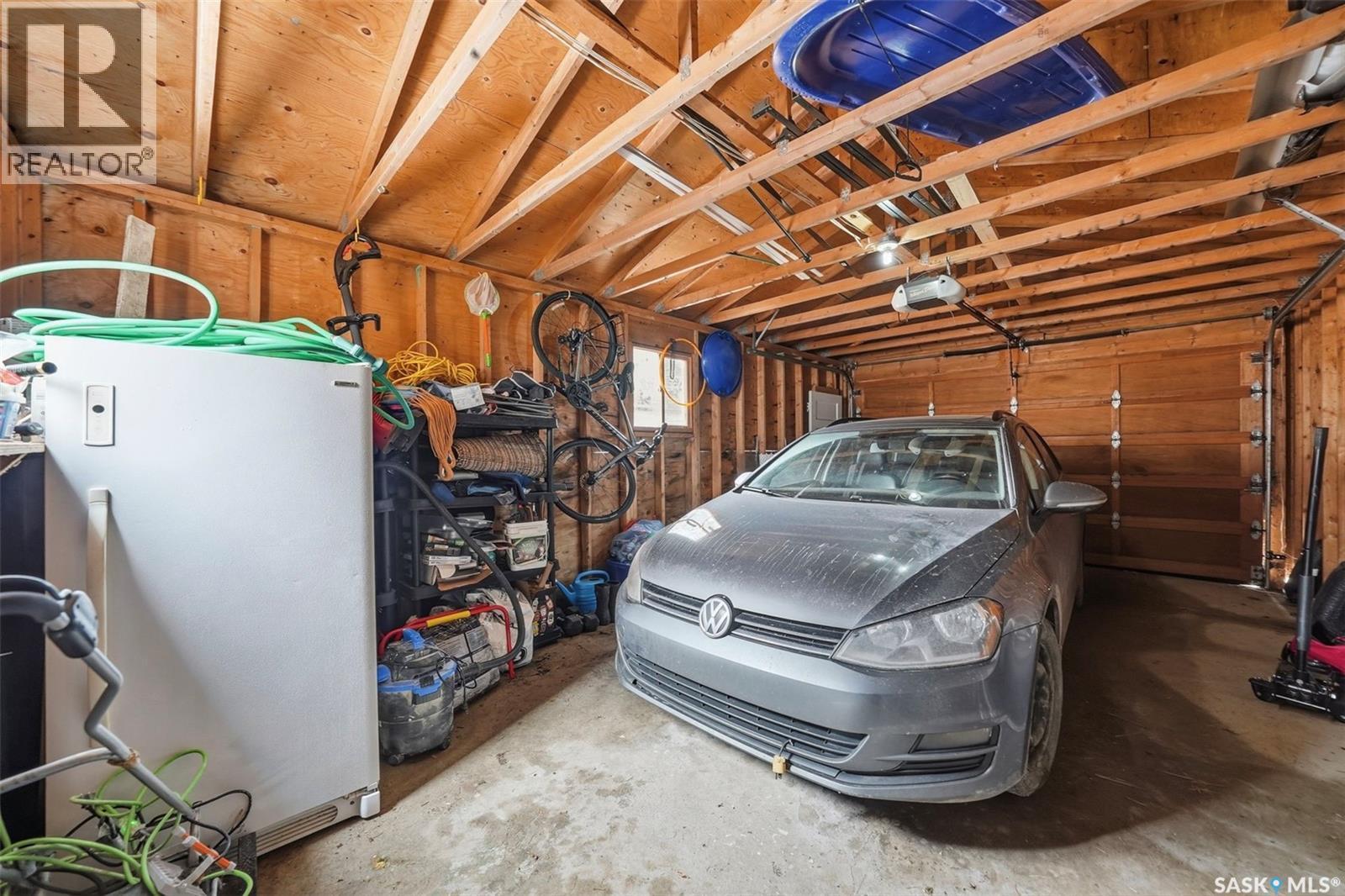 428 6Th Street E, Saskatoon, SK - Indoor Photo Showing Garage
