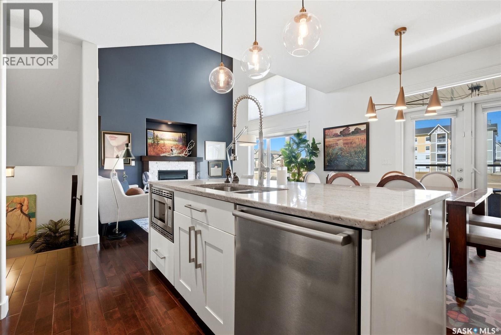 4757 Skinner Crescent, Regina, SK - Indoor Photo Showing Kitchen With Double Sink With Upgraded Kitchen