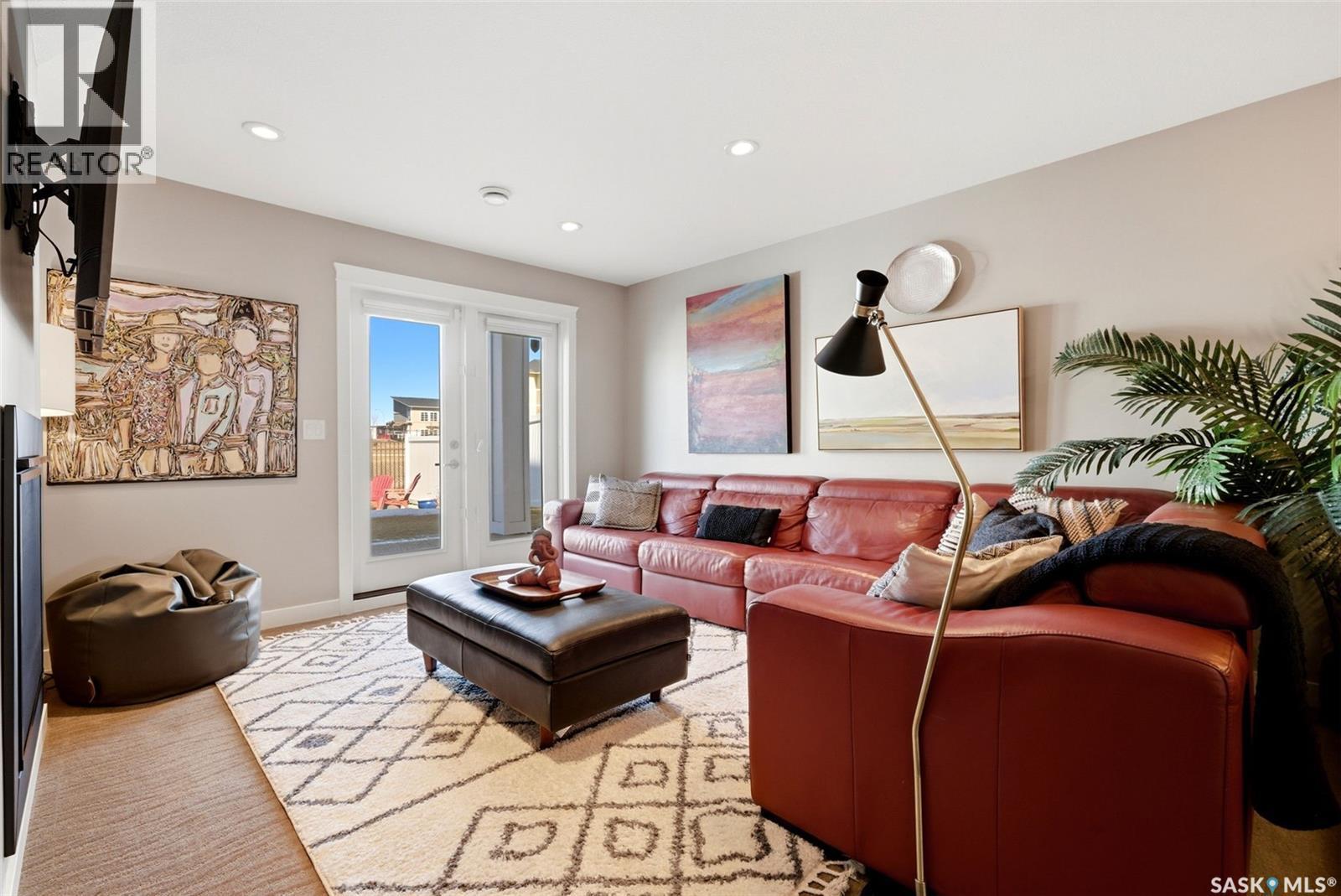 4757 Skinner Crescent, Regina, SK - Indoor Photo Showing Living Room