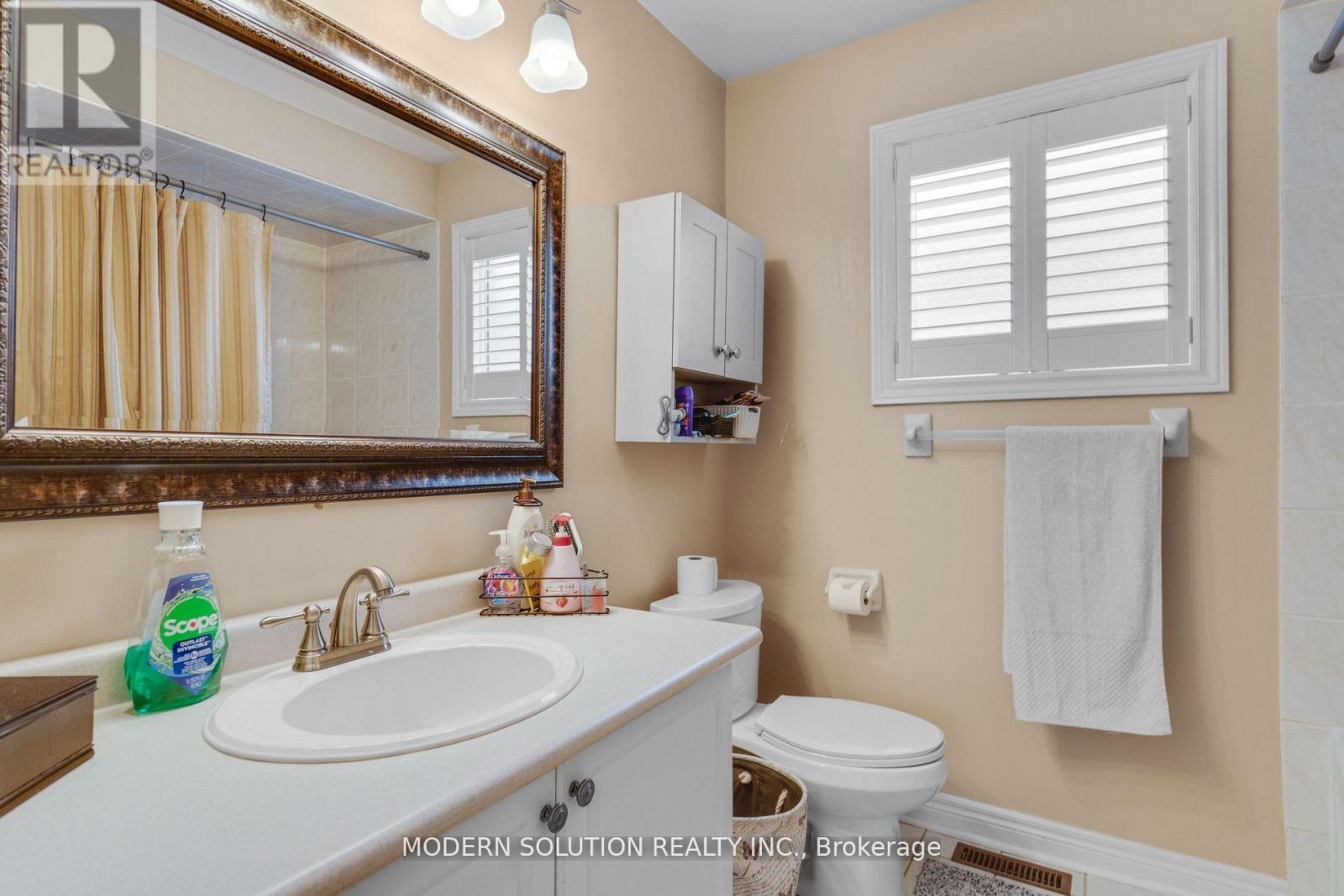 552 Wildgrass Road, Mississauga, ON - Indoor Photo Showing Bathroom