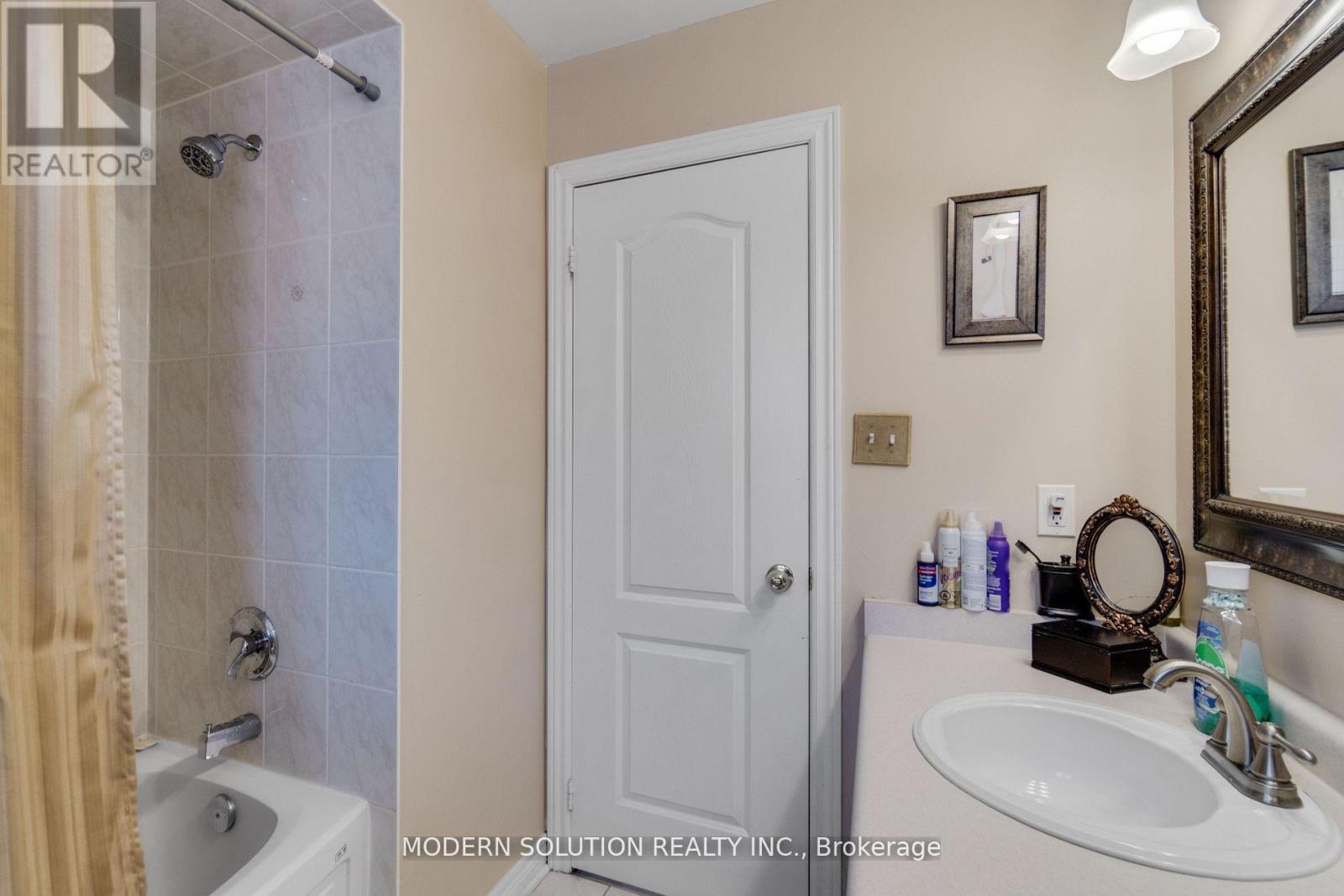 552 Wildgrass Road, Mississauga, ON - Indoor Photo Showing Bathroom