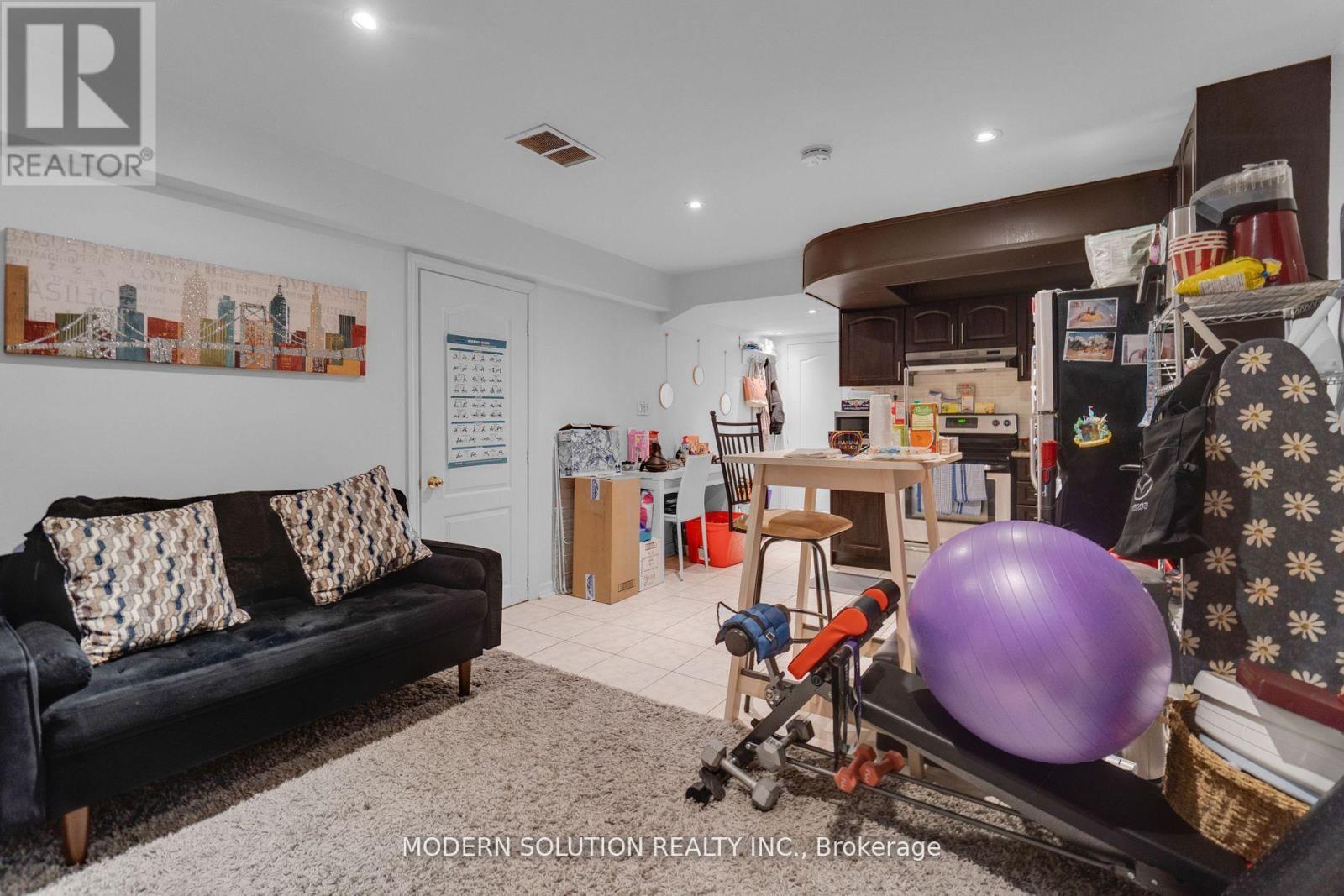 552 Wildgrass Road, Mississauga, ON - Indoor Photo Showing Living Room