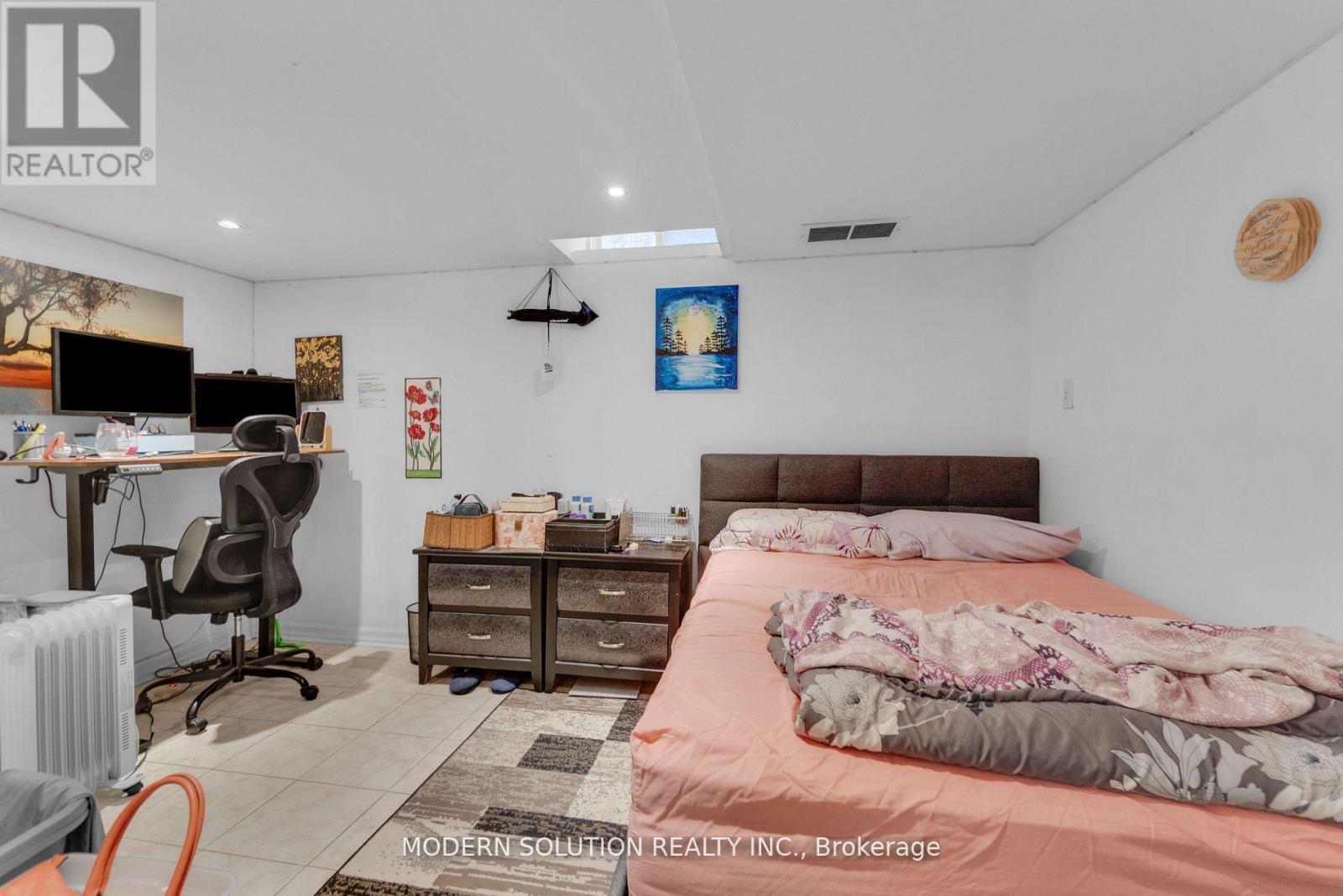 552 Wildgrass Road, Mississauga, ON - Indoor Photo Showing Bedroom