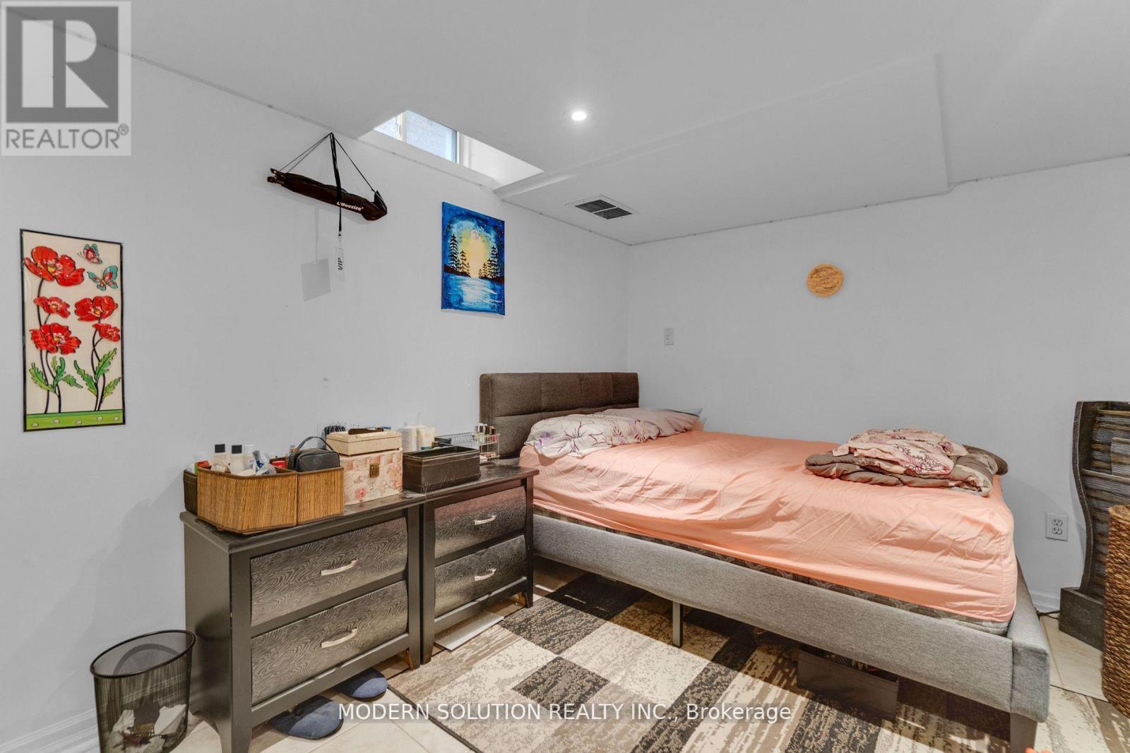 552 Wildgrass Road, Mississauga, ON - Indoor Photo Showing Bedroom