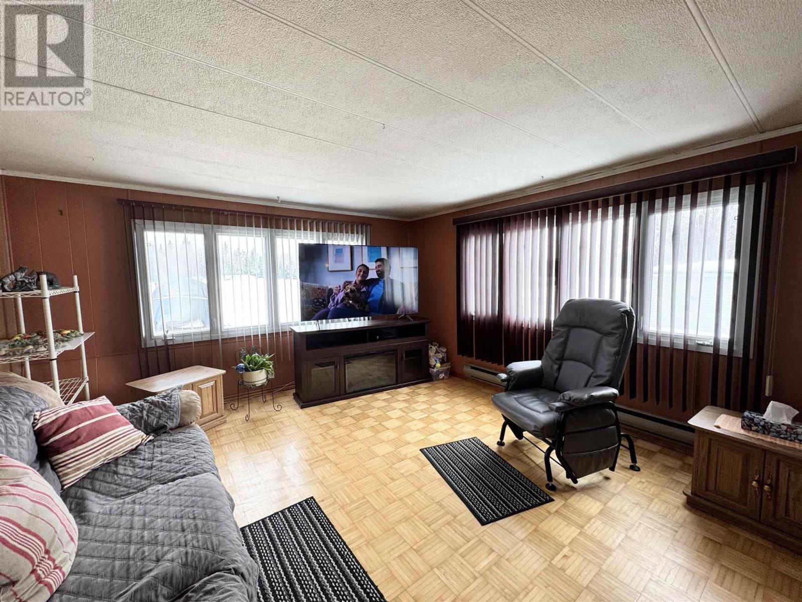 5 Fontaine Dr, Chapleau, ON - Indoor Photo Showing Living Room