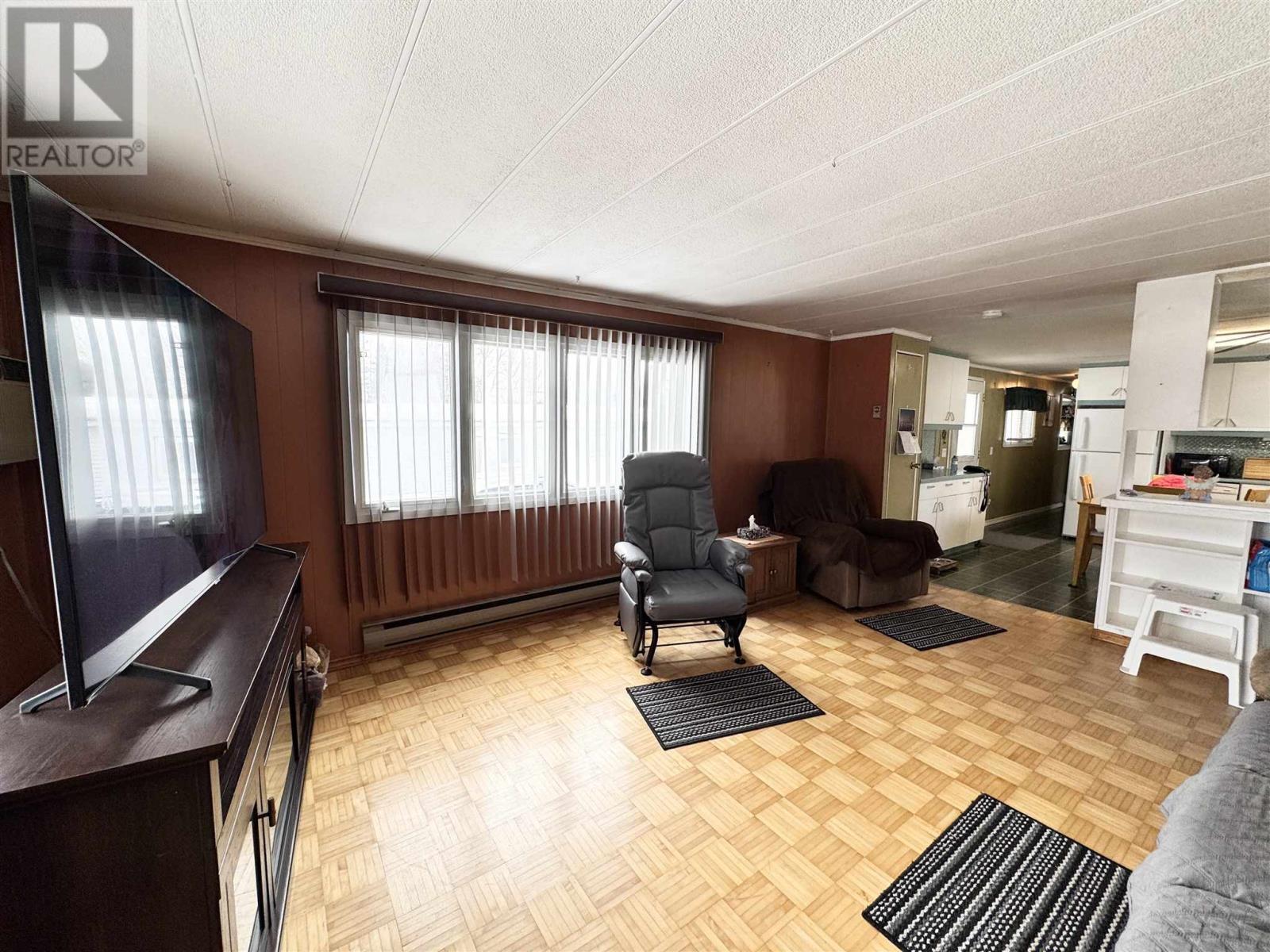 5 Fontaine Dr, Chapleau, ON - Indoor Photo Showing Living Room
