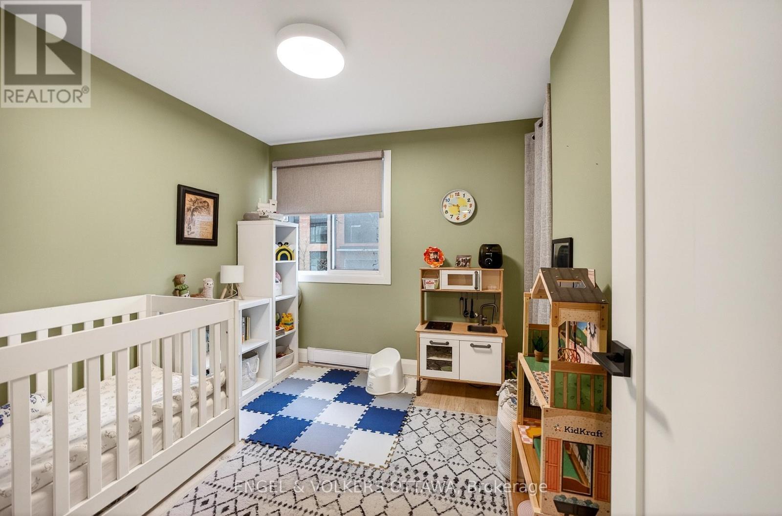 B - 35 Robinson Avenue, Ottawa, ON - Indoor Photo Showing Bedroom