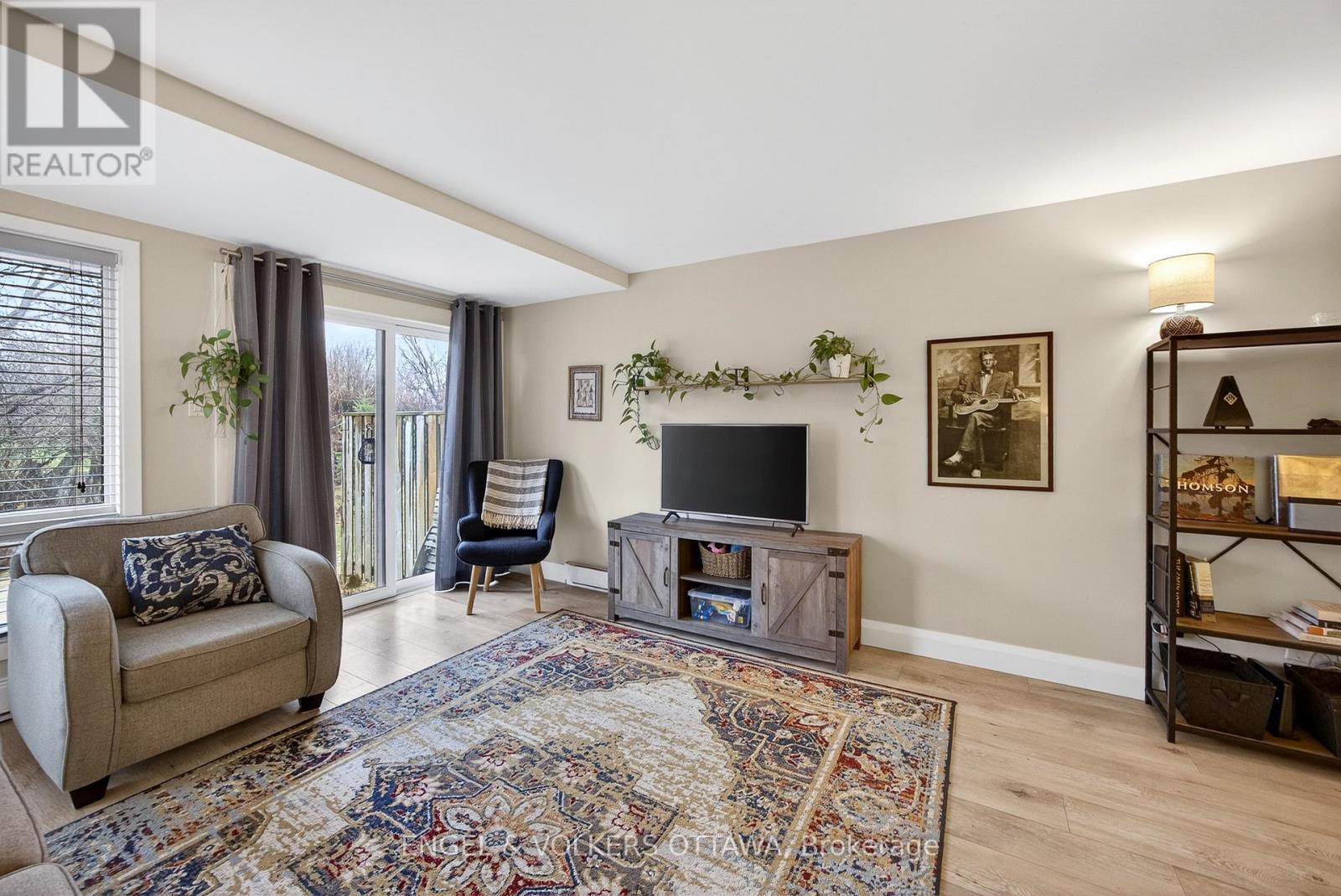B - 35 Robinson Avenue, Ottawa, ON - Indoor Photo Showing Living Room