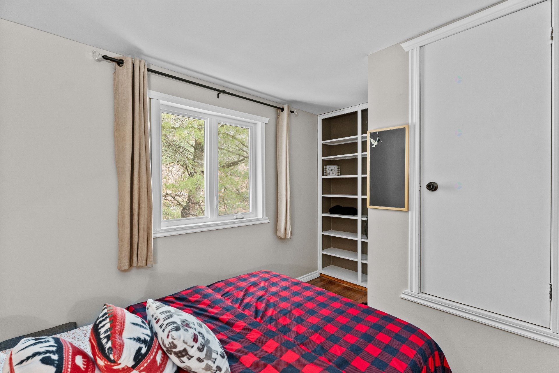 Chambre à coucher - 1170 Ch. De La Rivière-Blanche, Saint-Jean-De-Matha, QC - Indoor Photo Showing Bedroom