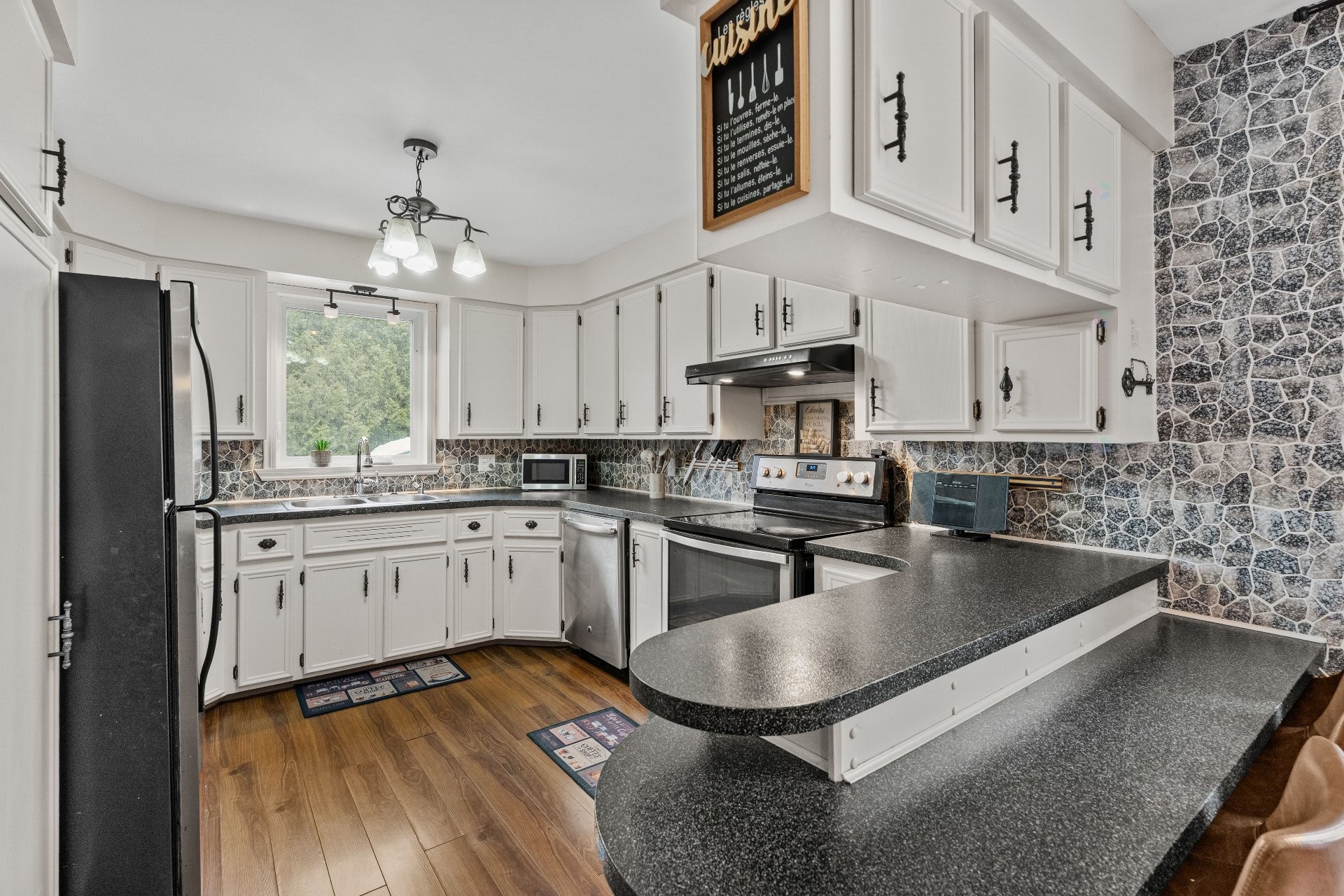 Cuisine - 1170 Ch. De La Rivière-Blanche, Saint-Jean-De-Matha, QC - Indoor Photo Showing Kitchen With Double Sink