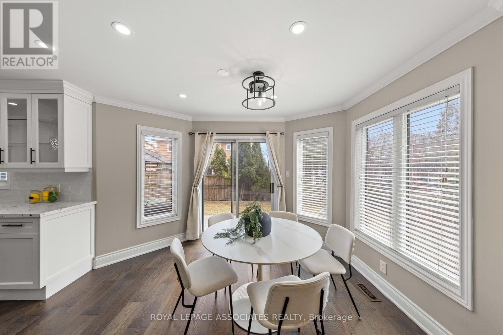 33 Hutton Crescent, Caledon, ON - Indoor Photo Showing Dining Room