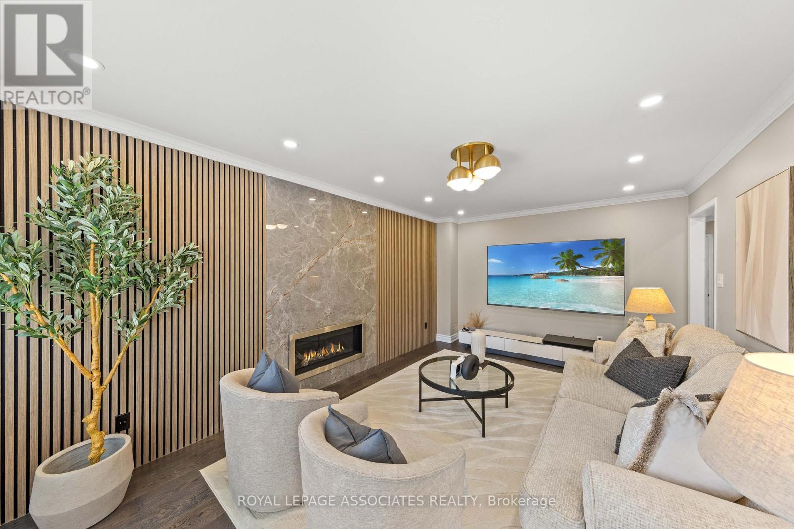 33 Hutton Crescent, Caledon, ON - Indoor With Fireplace