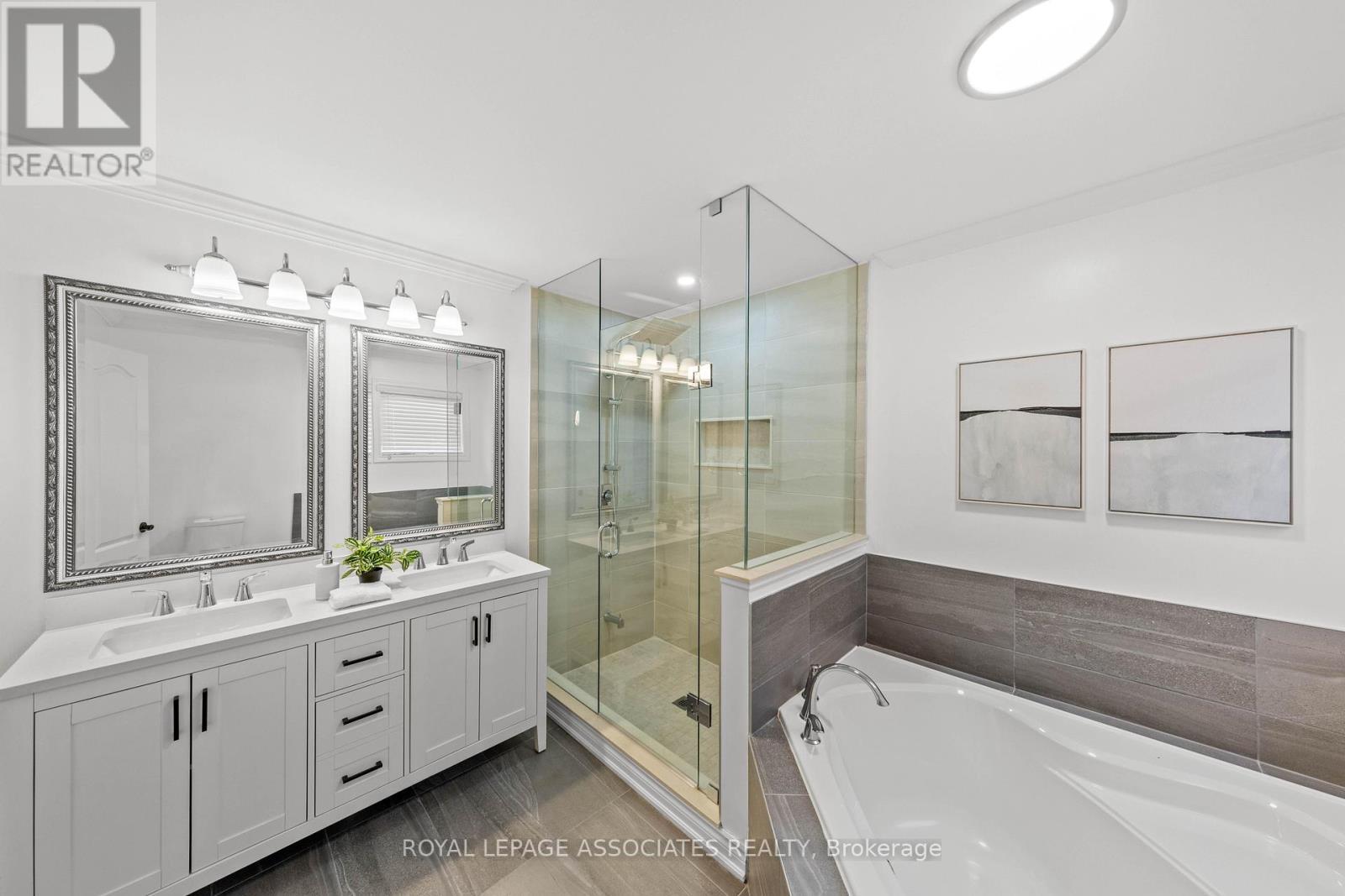 33 Hutton Crescent, Caledon, ON - Indoor Photo Showing Bathroom