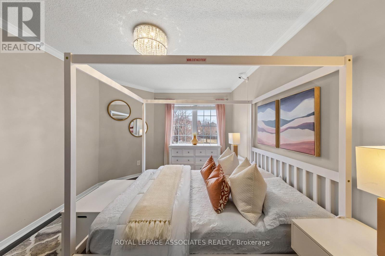 33 Hutton Crescent, Caledon, ON - Indoor Photo Showing Bedroom