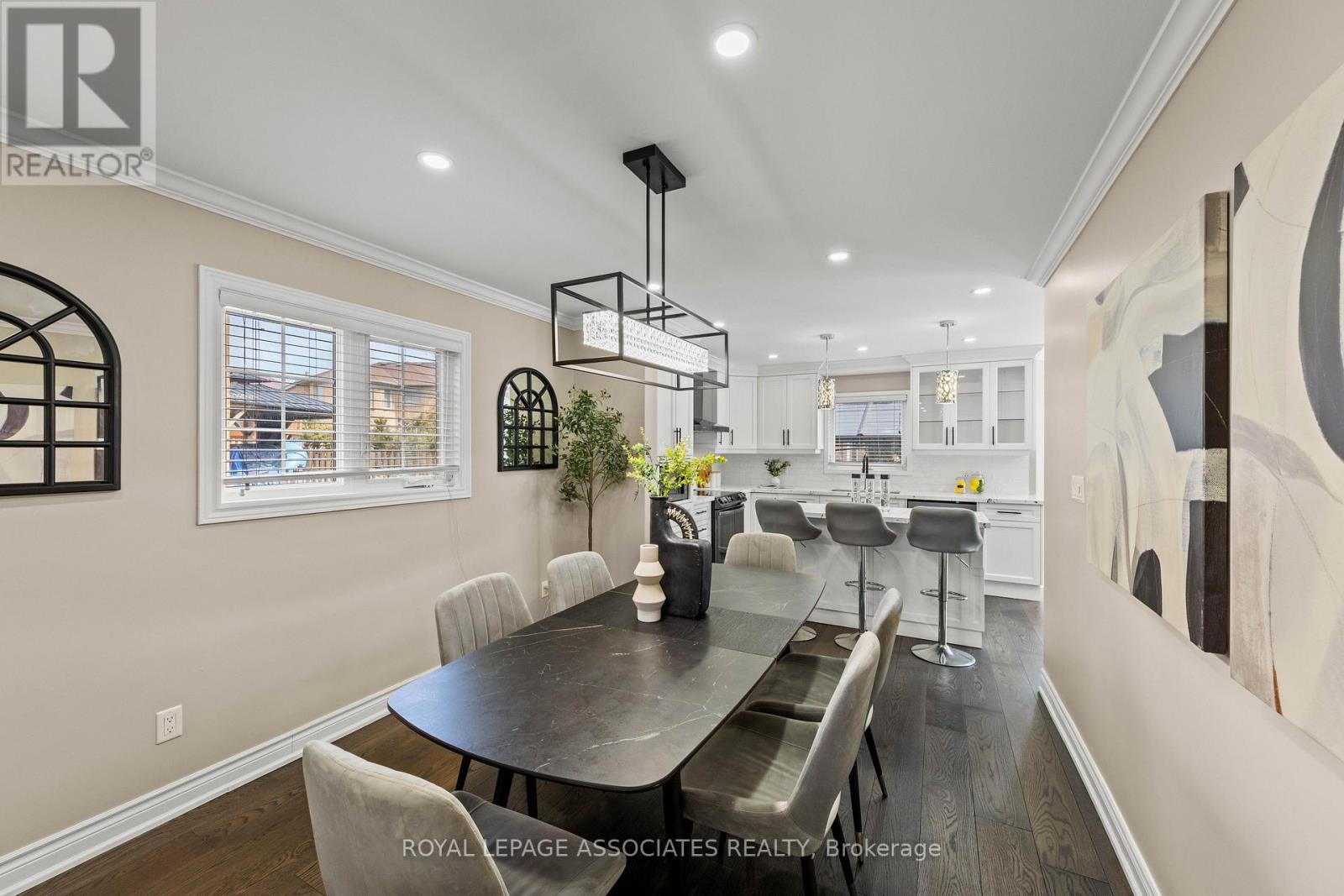 33 Hutton Crescent, Caledon, ON - Indoor Photo Showing Dining Room