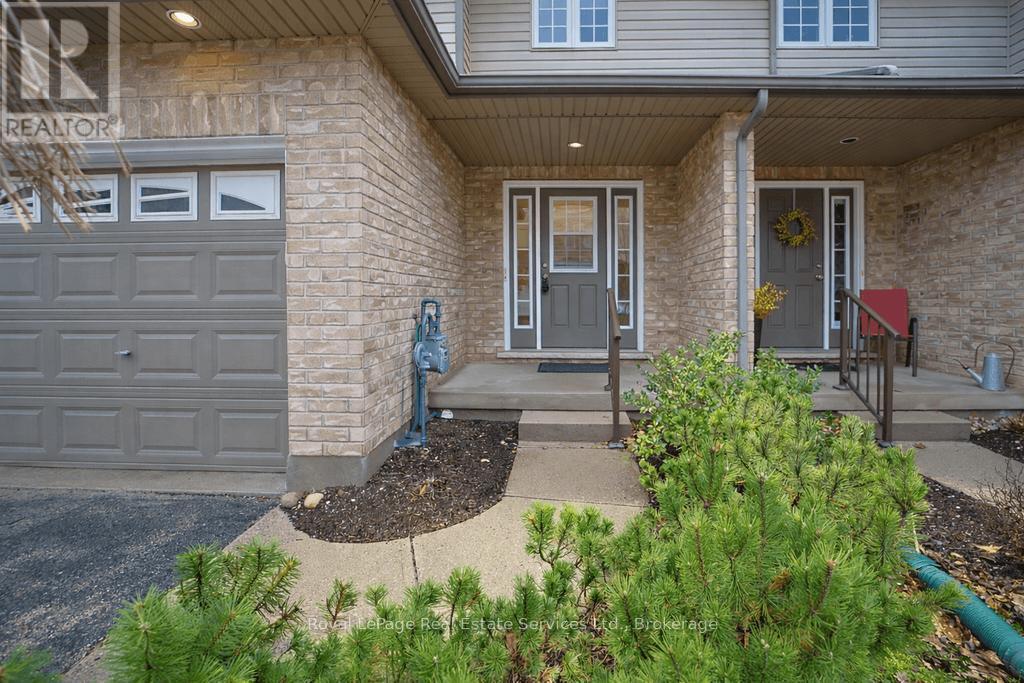 11 - 255 Summerfield Drive, Guelph (Pineridge/Westminster Woods), ON - Outdoor