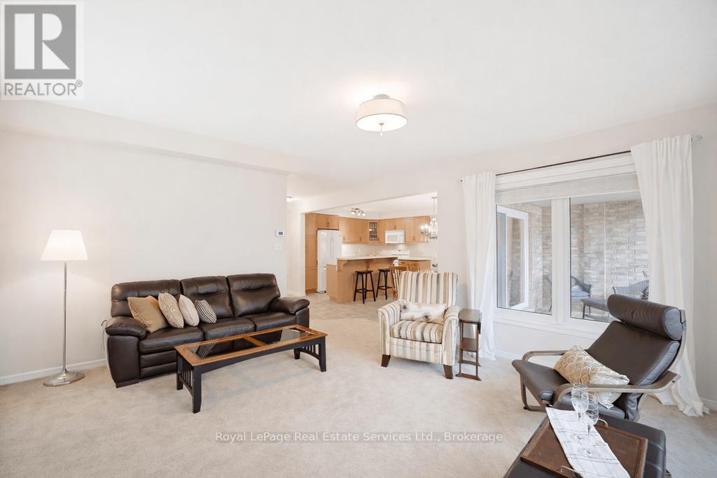 11 - 255 Summerfield Drive, Guelph (Pineridge/Westminster Woods), ON - Indoor Photo Showing Living Room