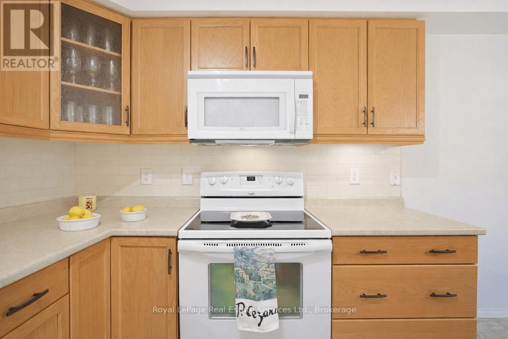 11 - 255 Summerfield Drive, Guelph (Pineridge/Westminster Woods), ON - Indoor Photo Showing Kitchen