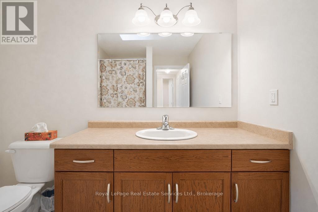 11 - 255 Summerfield Drive, Guelph (Pineridge/Westminster Woods), ON - Indoor Photo Showing Bathroom