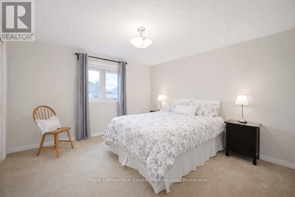 11 - 255 Summerfield Drive, Guelph (Pineridge/Westminster Woods), ON - Indoor Photo Showing Bedroom