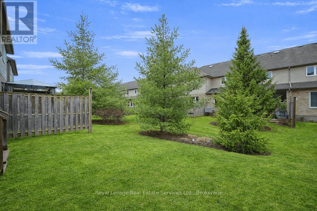 11 - 255 Summerfield Drive, Guelph (Pineridge/Westminster Woods), ON - Outdoor