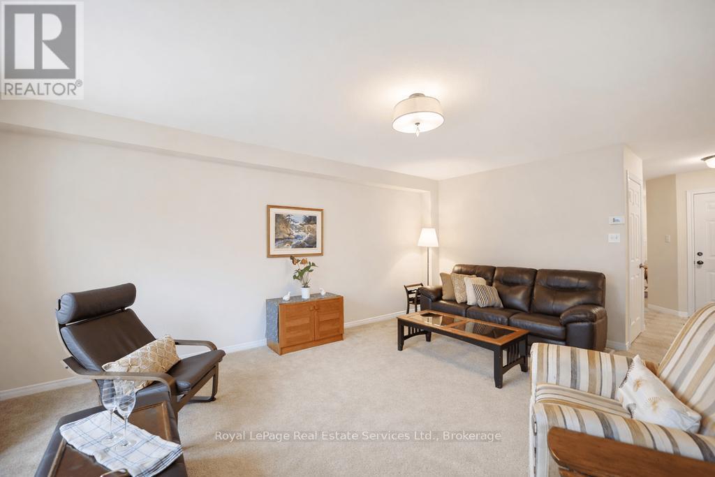 11 - 255 Summerfield Drive, Guelph (Pineridge/Westminster Woods), ON - Indoor Photo Showing Living Room