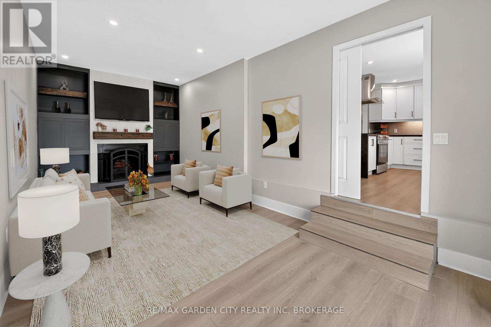 77 Balmoral Avenue, Welland (Lincoln/Crowland), ON - Indoor With Fireplace