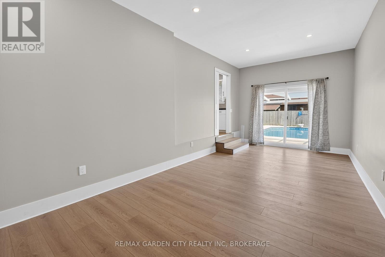 77 Balmoral Avenue, Welland (Lincoln/Crowland), ON - Indoor Photo Showing Other Room