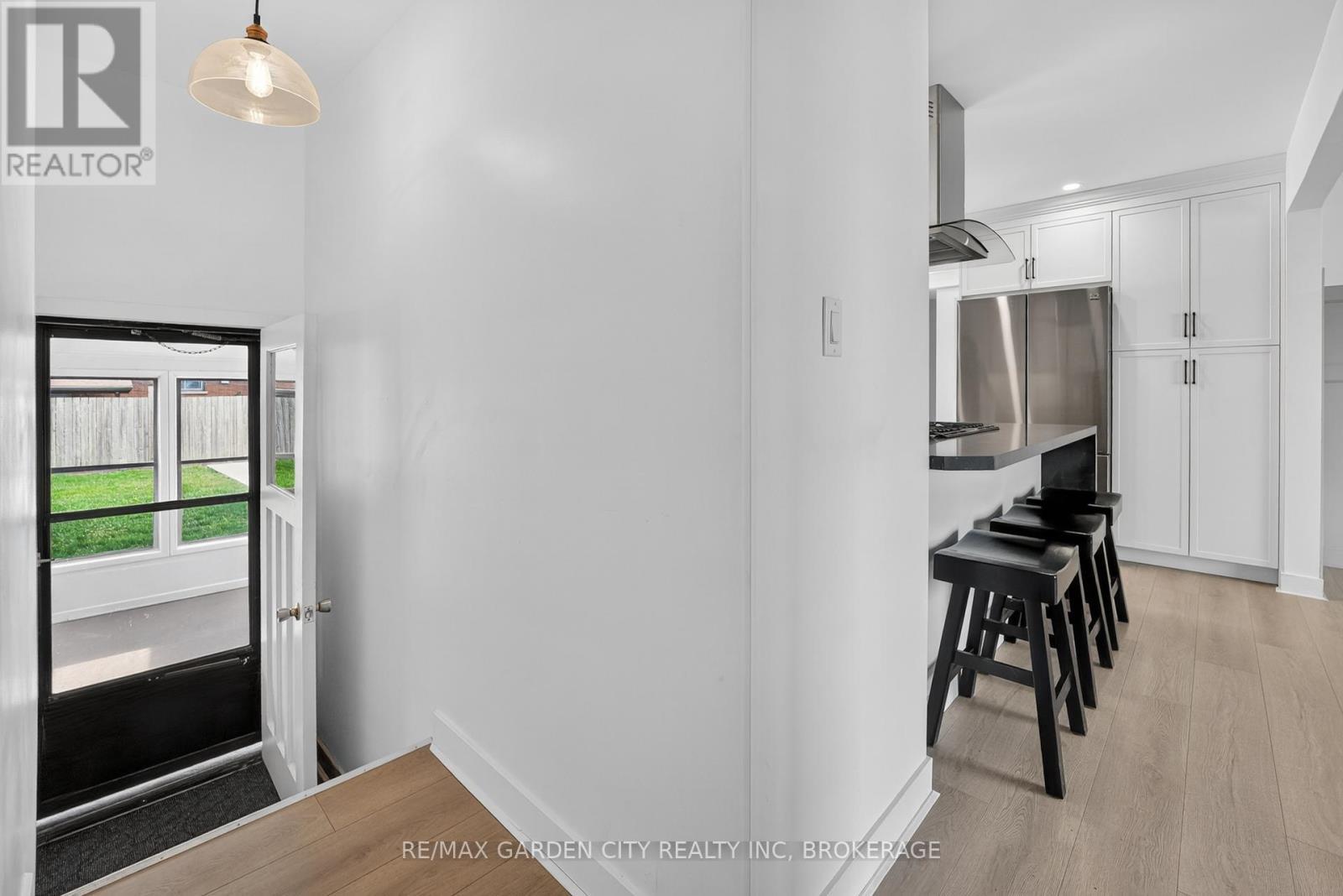 77 Balmoral Avenue, Welland (Lincoln/Crowland), ON - Indoor Photo Showing Other Room