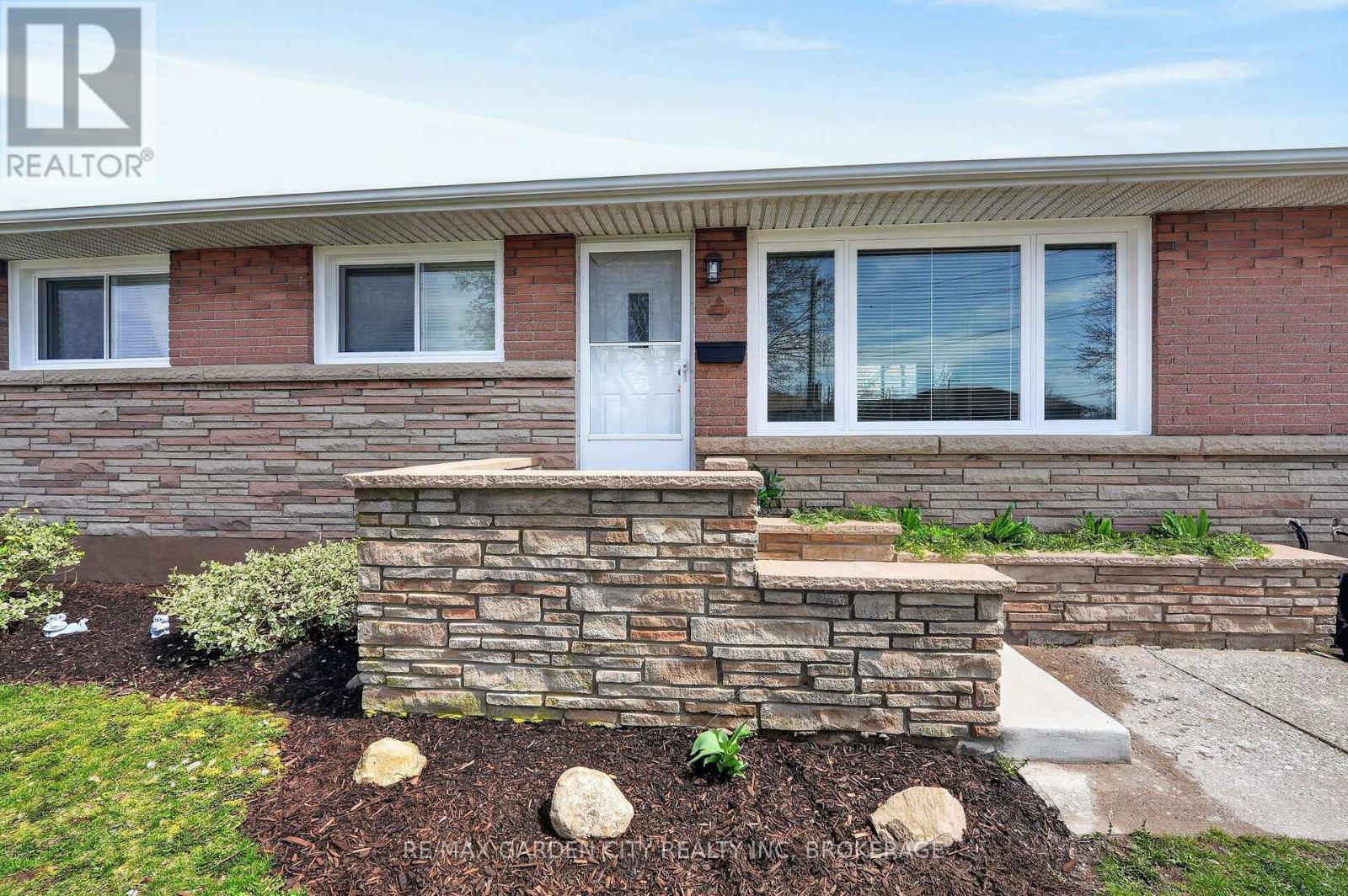 77 Balmoral Avenue, Welland (Lincoln/Crowland), ON - Outdoor