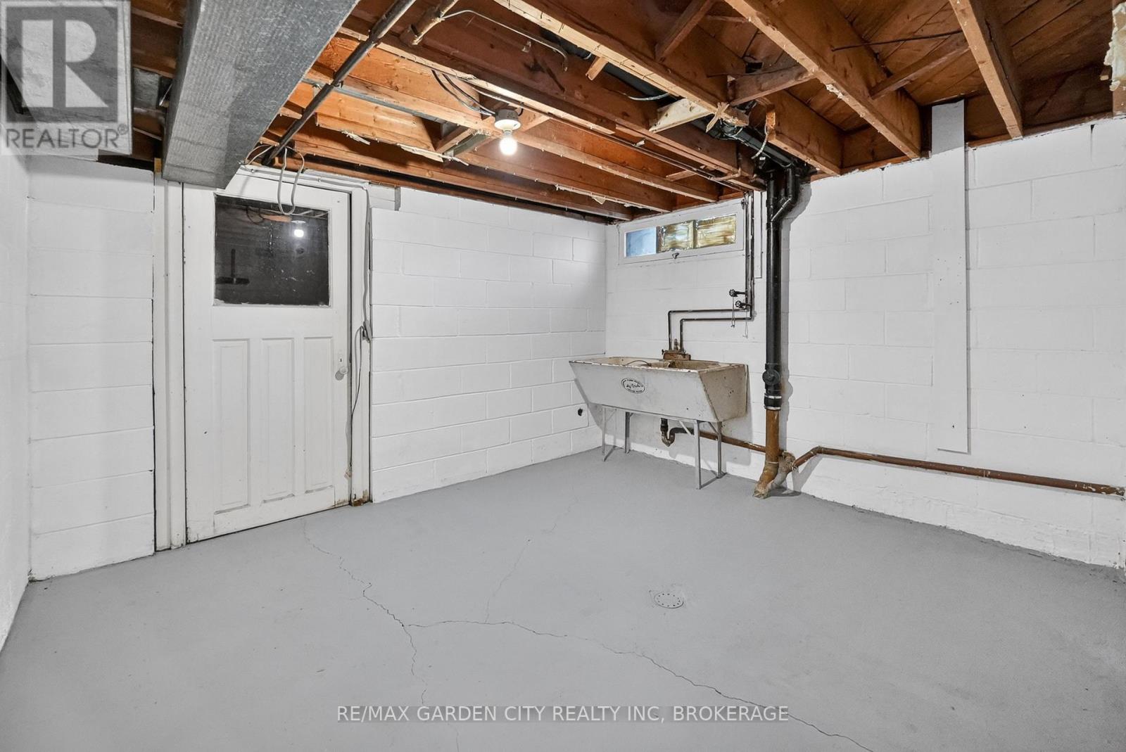 77 Balmoral Avenue, Welland (Lincoln/Crowland), ON - Indoor Photo Showing Basement
