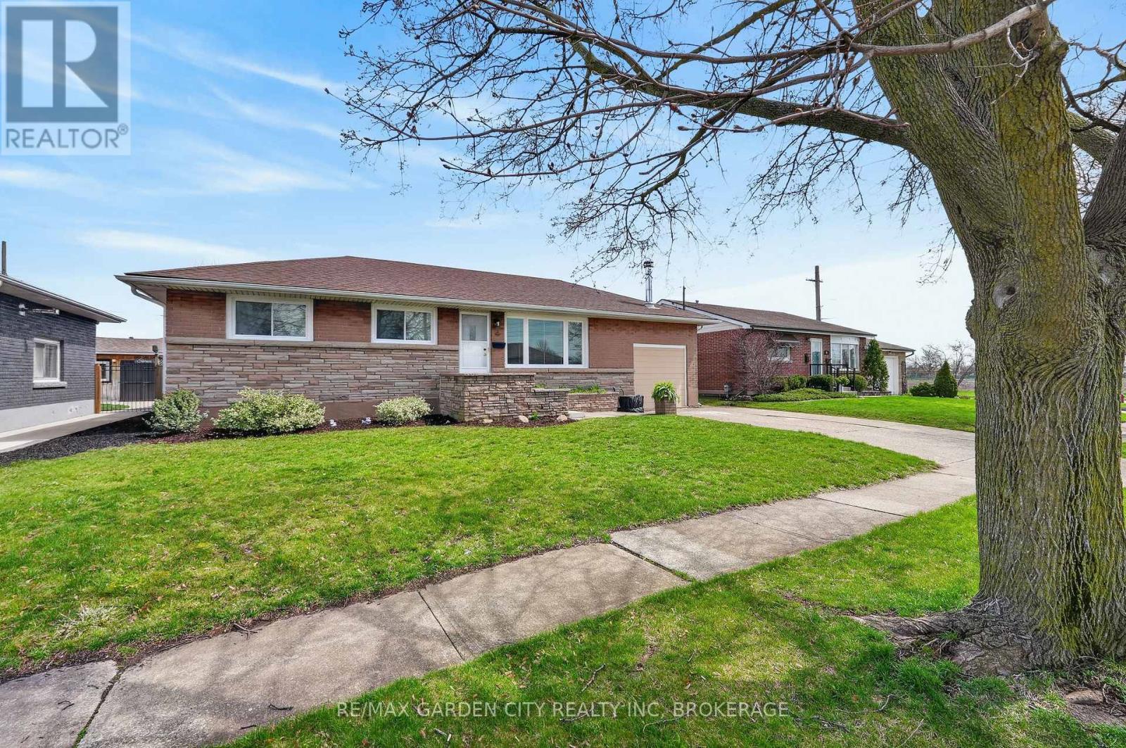 77 Balmoral Avenue, Welland (Lincoln/Crowland), ON - Outdoor